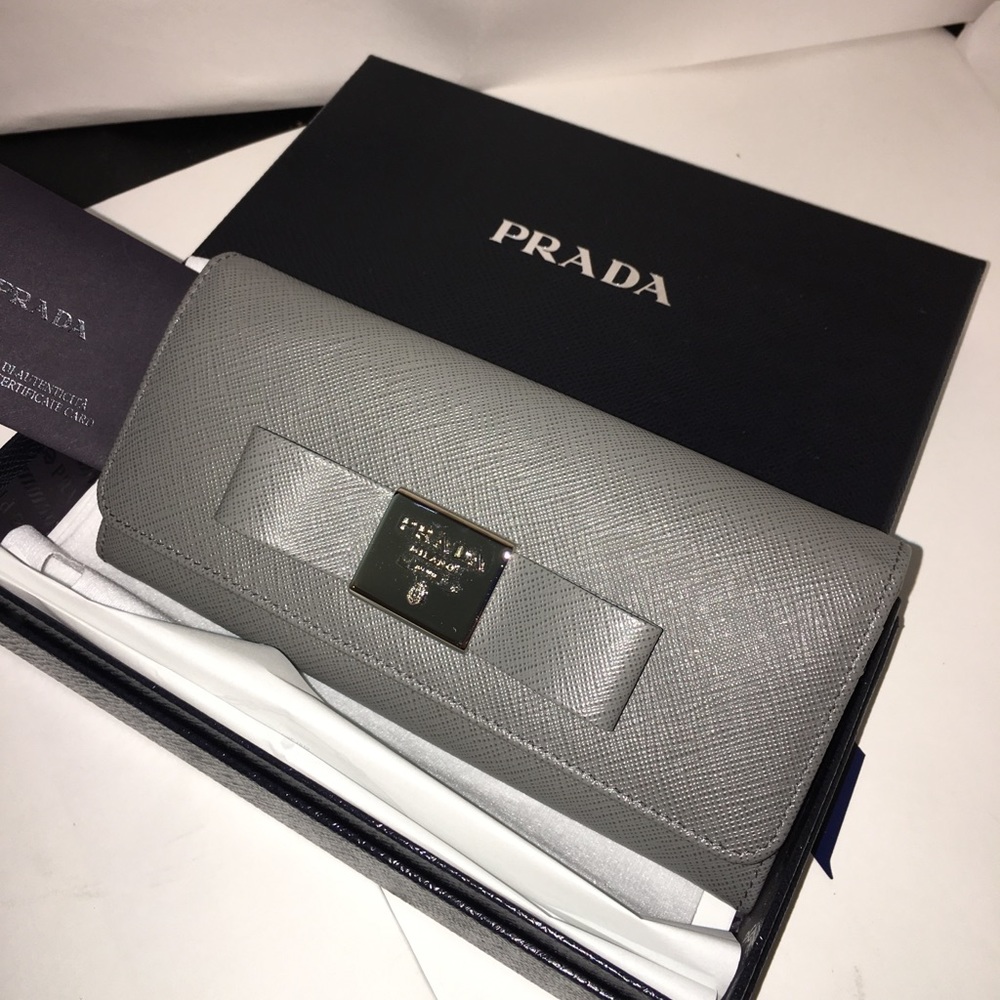 NEW PRADA Saffiano Lther FIOCCO Wallet Gray 1MH132